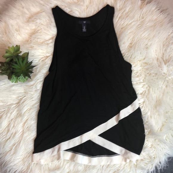 Gap tank top - Picture 1 of 3